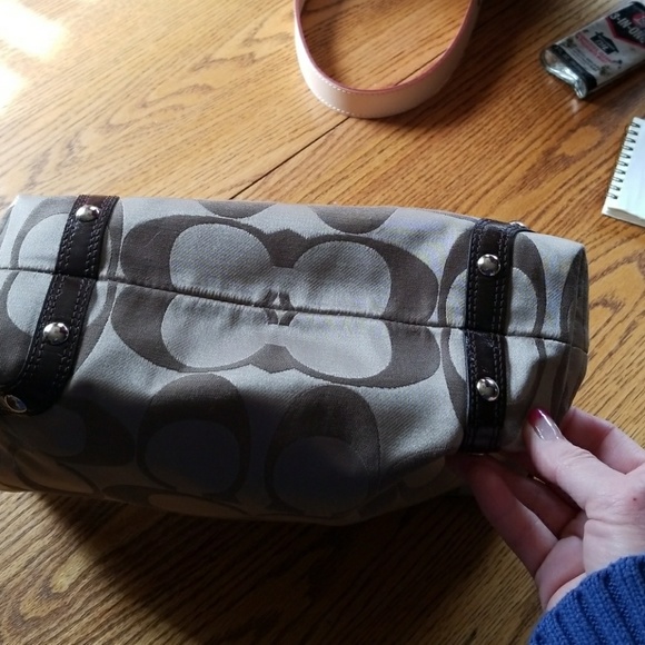 COACH Carly Handbag - Picture 5 of 8